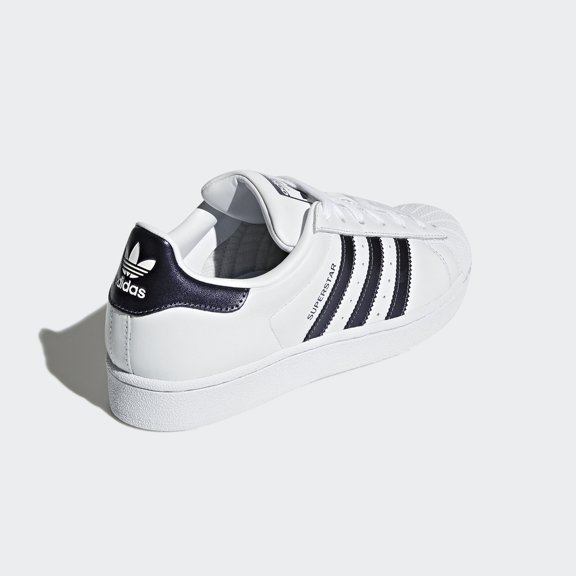 You are currently viewing Buty Adidas najnowsze modele! Obuwie w&nbsp;super cenie w&nbsp;AtamanShop.pl | Blog Sportowy